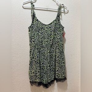 BCBG romper floral. size Small